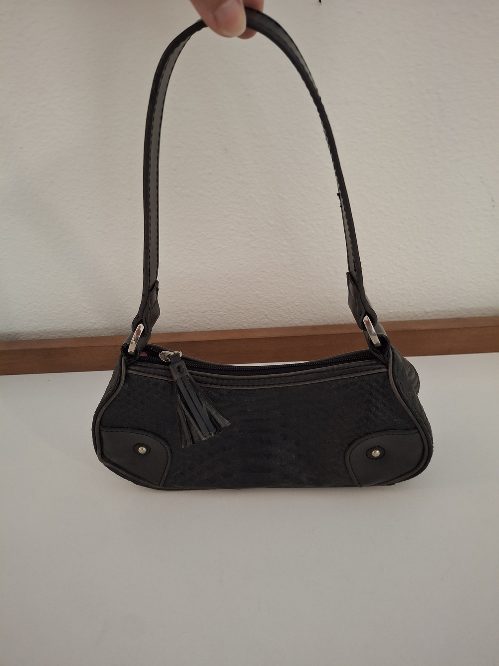 Y2K Small Vintage Liz Claiborne Black Leather Shoulder Bag with Tassel Zip